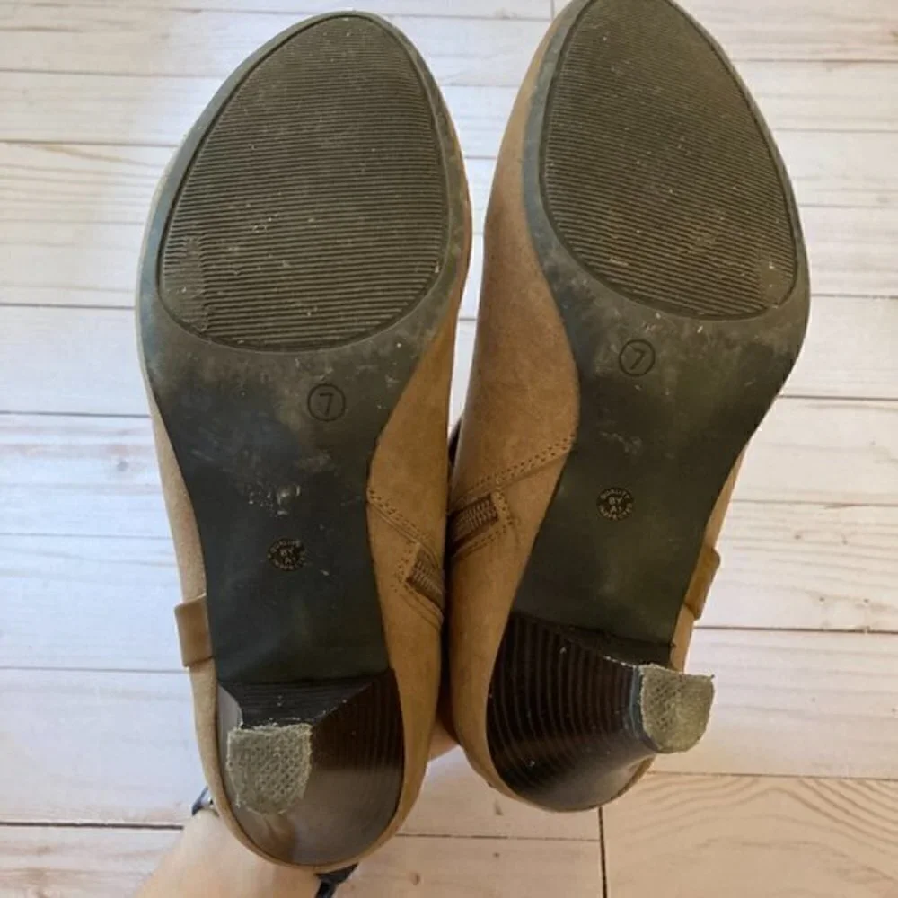 East 5th Heeled Ankle Taupe Brown Almond Toed Booties Sz 7